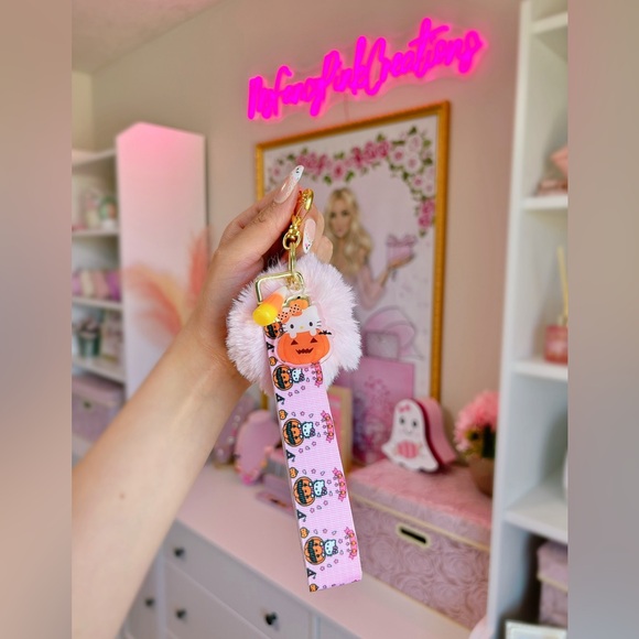 Halloween Hello Kitty Wristlet Keychain - Picture 1 of 2